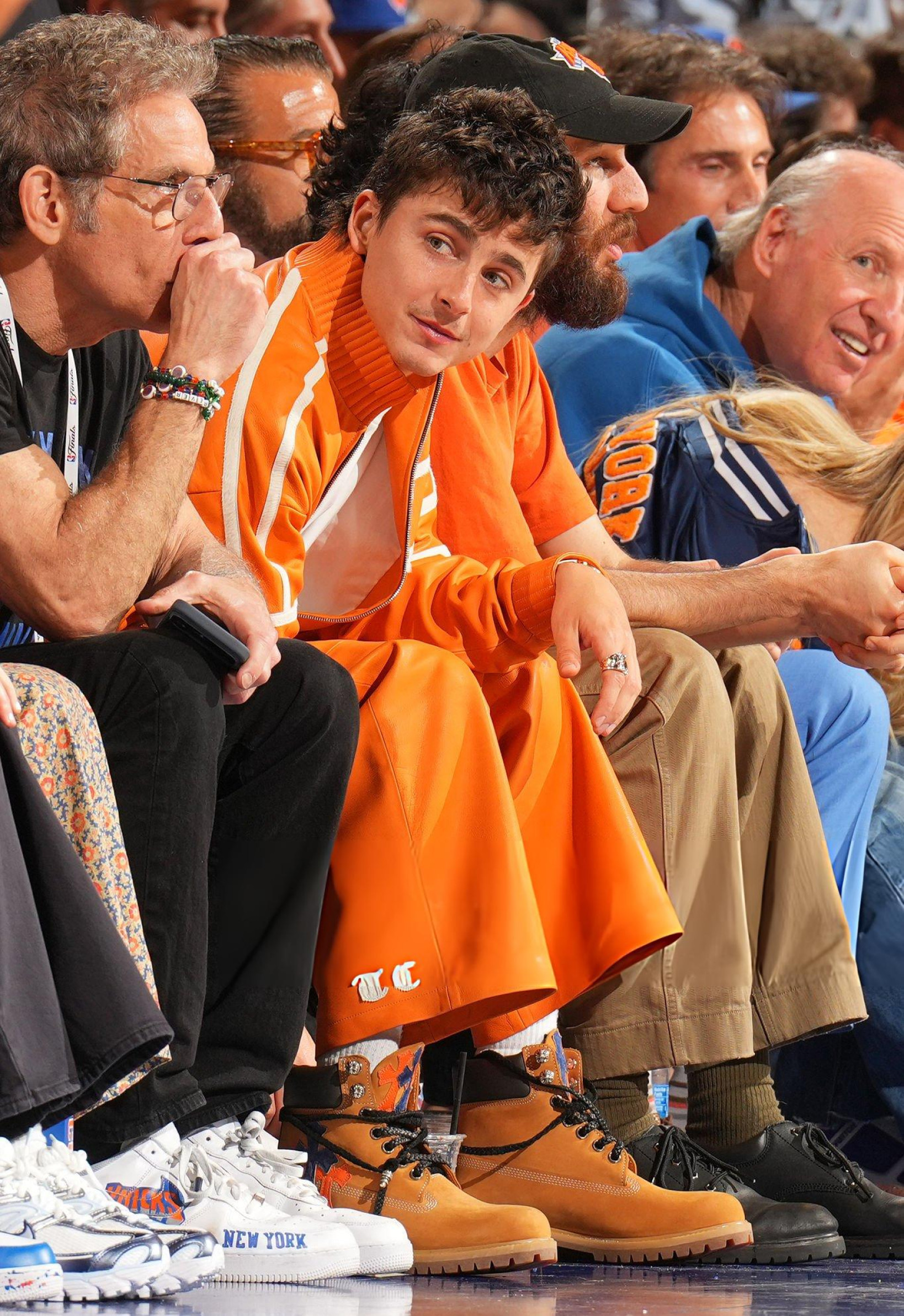 马刺vs尼克斯 提莫西·查拉梅观看NBA总决赛 