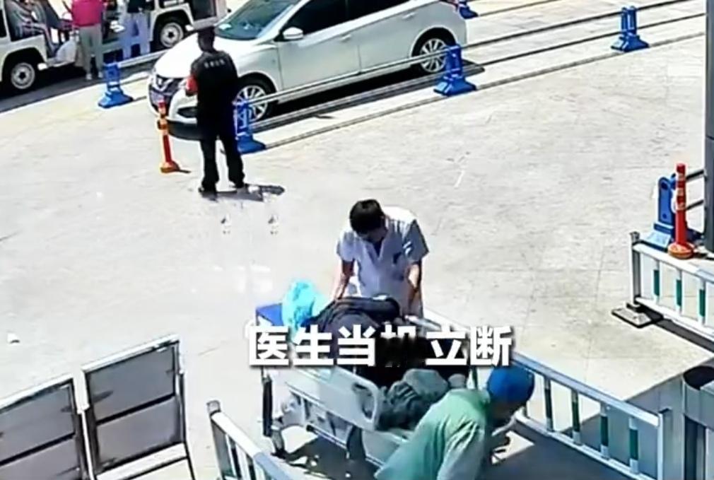 产房之内生死一瞬，一句谦让，救下一条濒临垂危的生命，这件发生在山东潍坊的暖心一幕