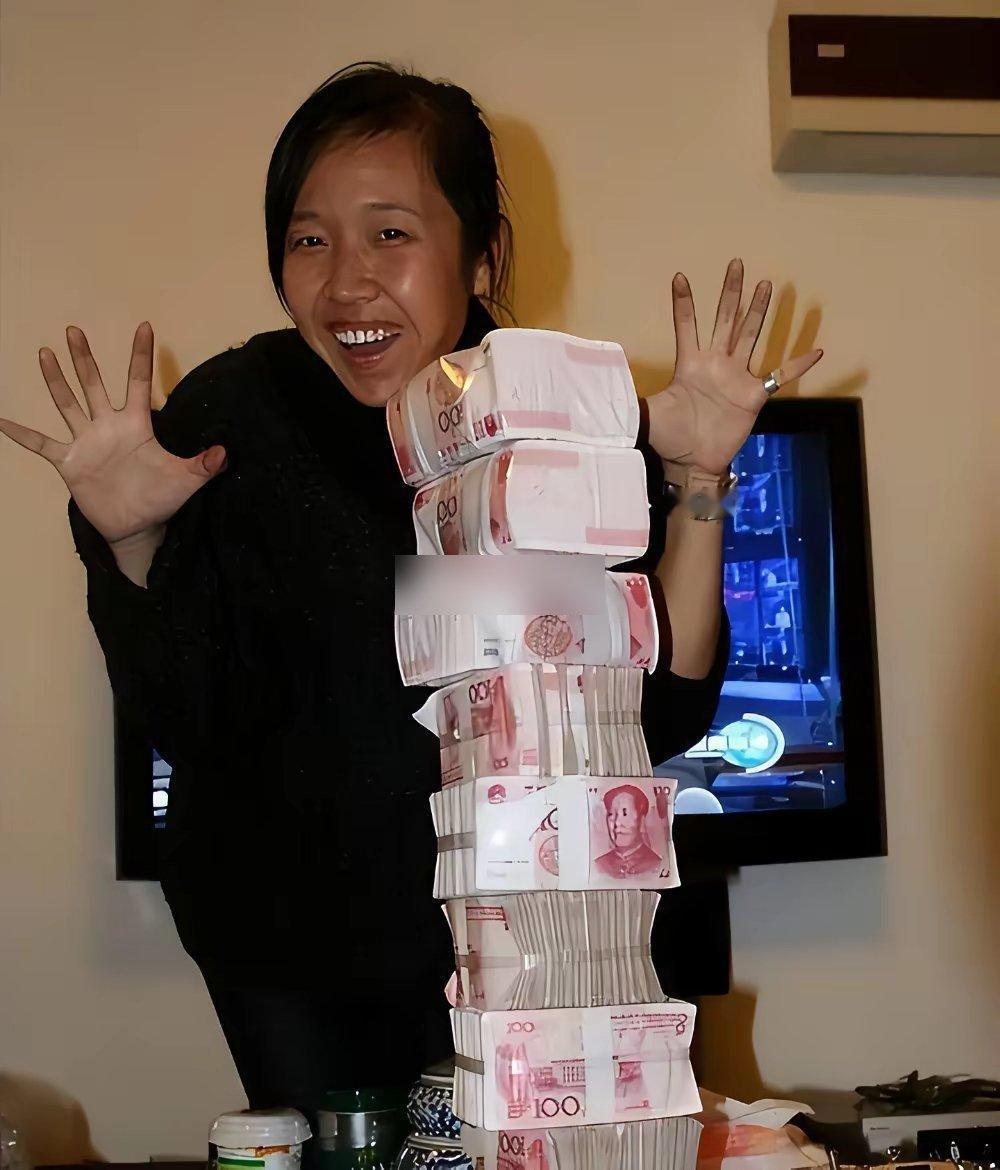 卖光北京家产周游世界，8年后回来发现账上多了2个亿。

就这个开头，我估计你就跟