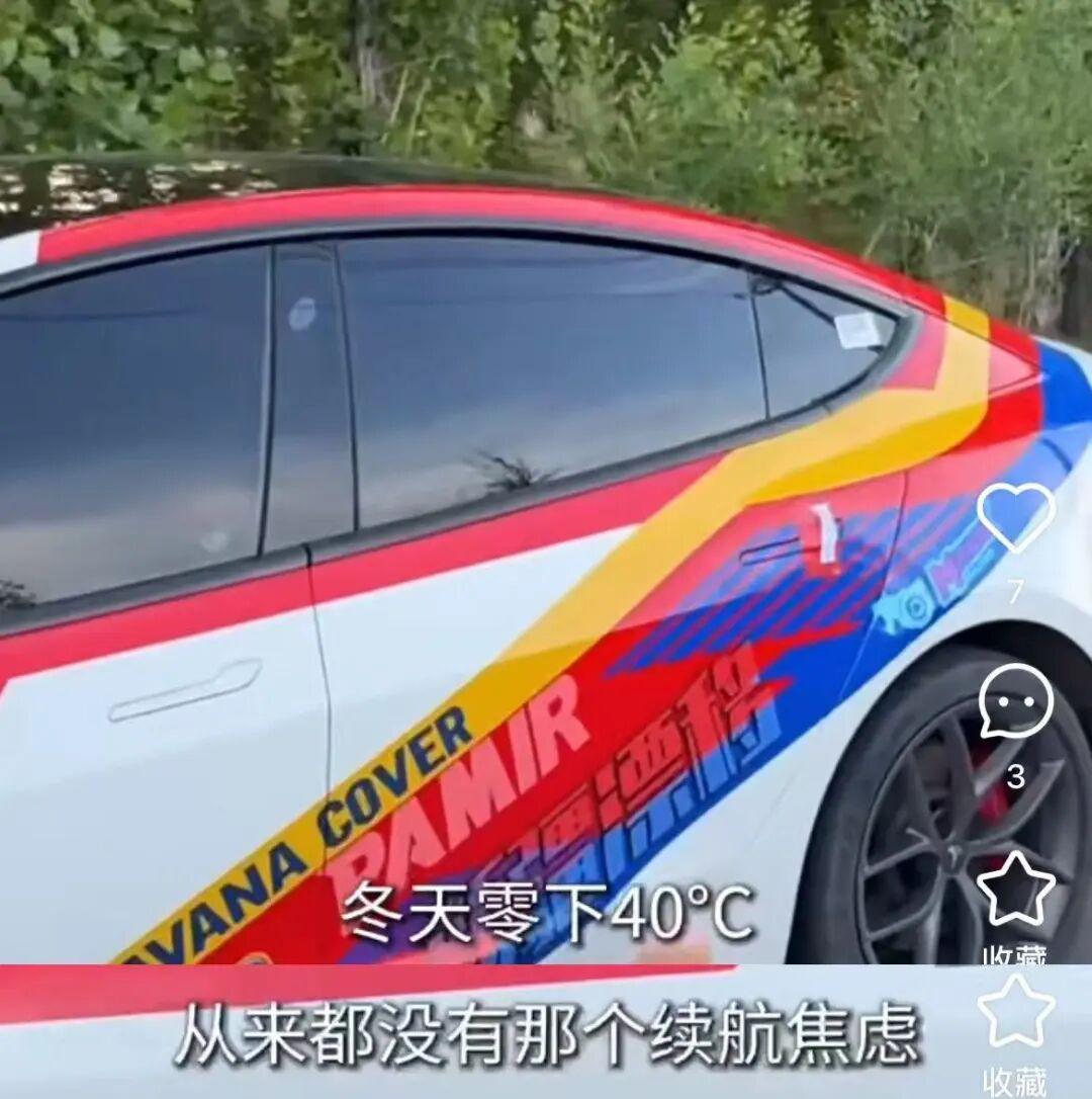 一位新疆专业赛车手在零下40℃的极寒环境中，驾驶Model 3高性能版完成实测。