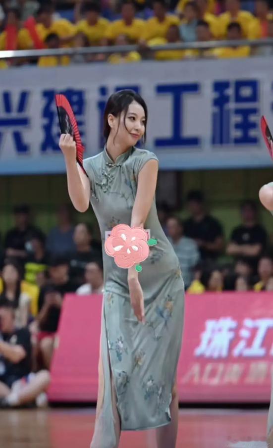 拉拉队都这么美吗？谁还有心情看比赛啊 ​​​