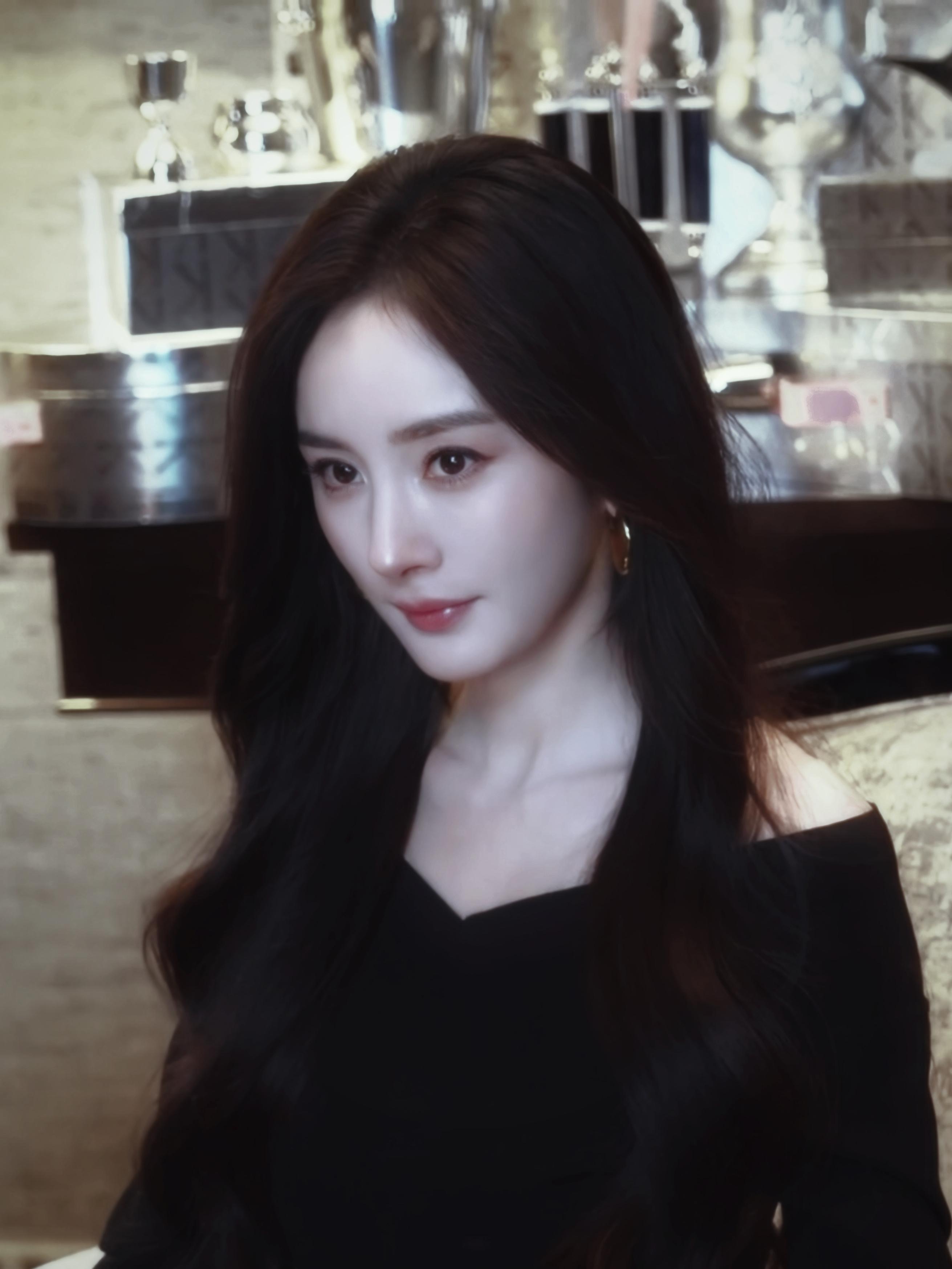杨幂. 