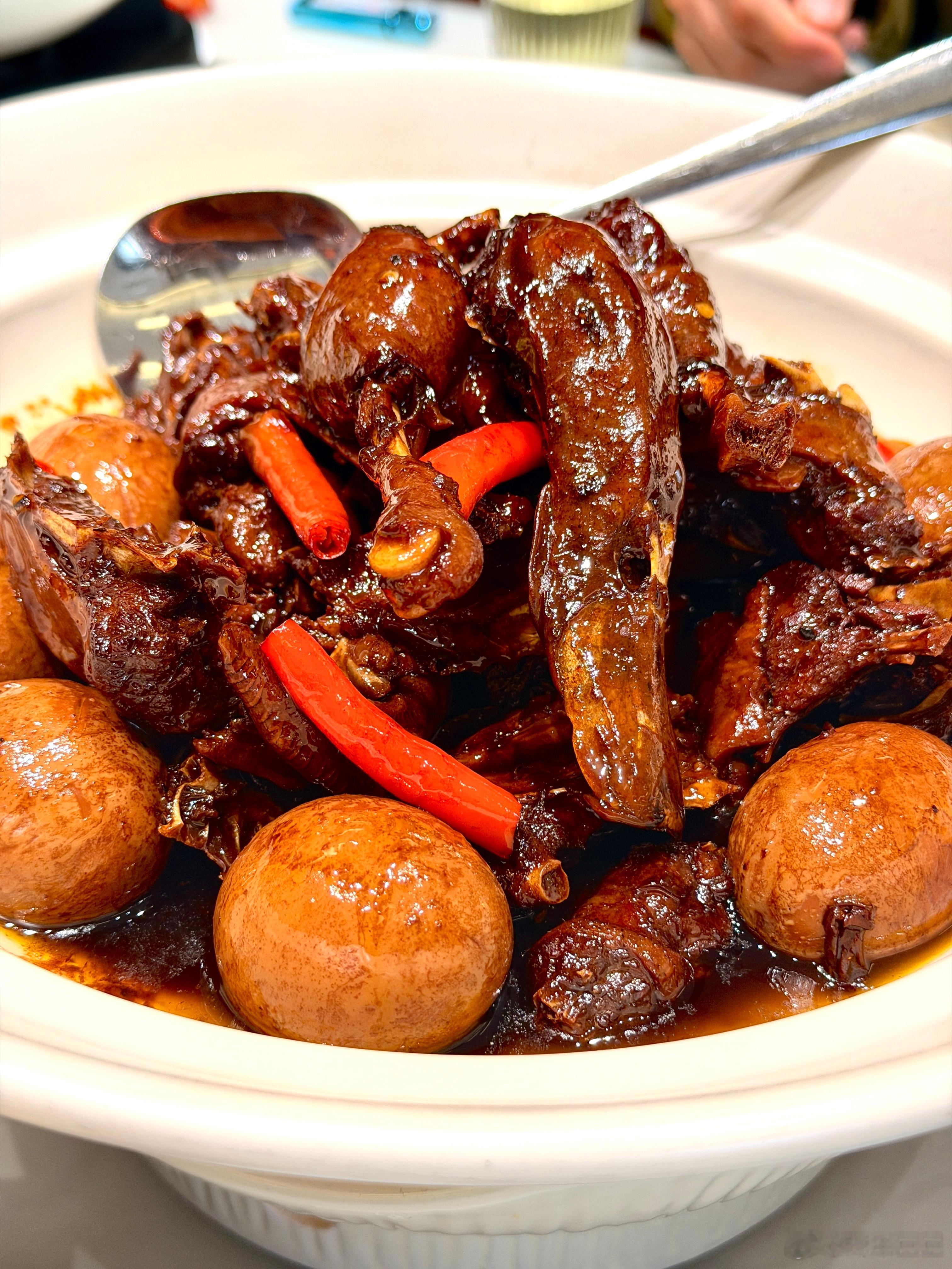 这碳水，让人欲罢不能出差前再整一口，地地道道合肥菜！图一的麻鸭烧鸡蛋绝了～我要给