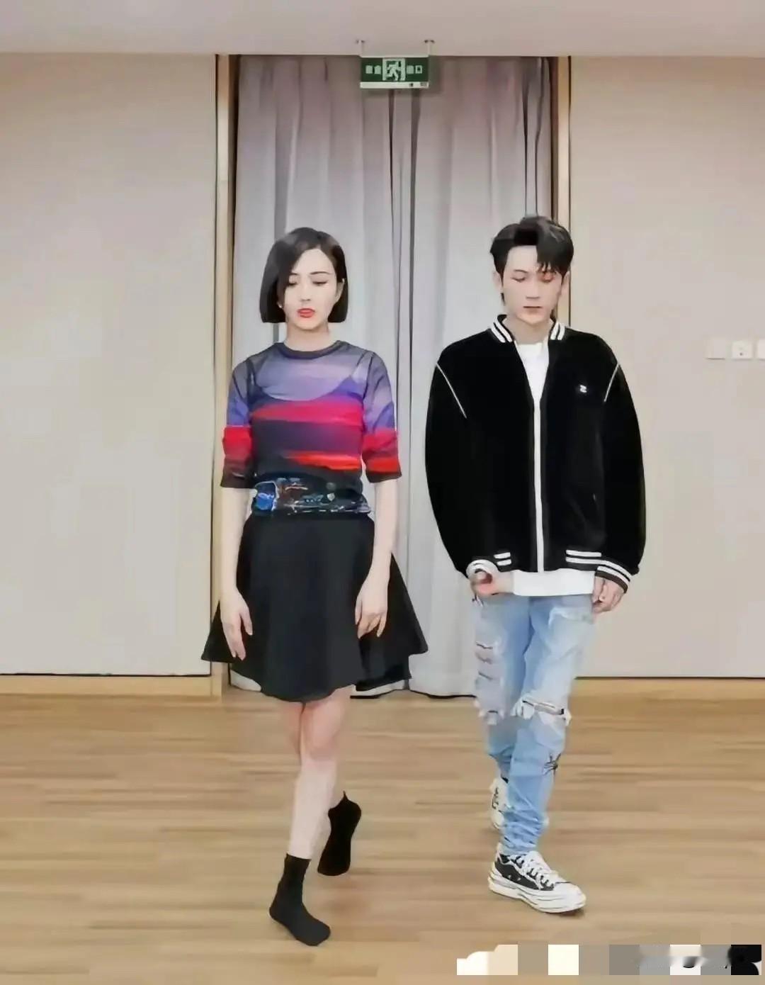 内娱男星身高内卷，檀健次的11公分厚底鞋真把人看傻了！

   官方报174cm