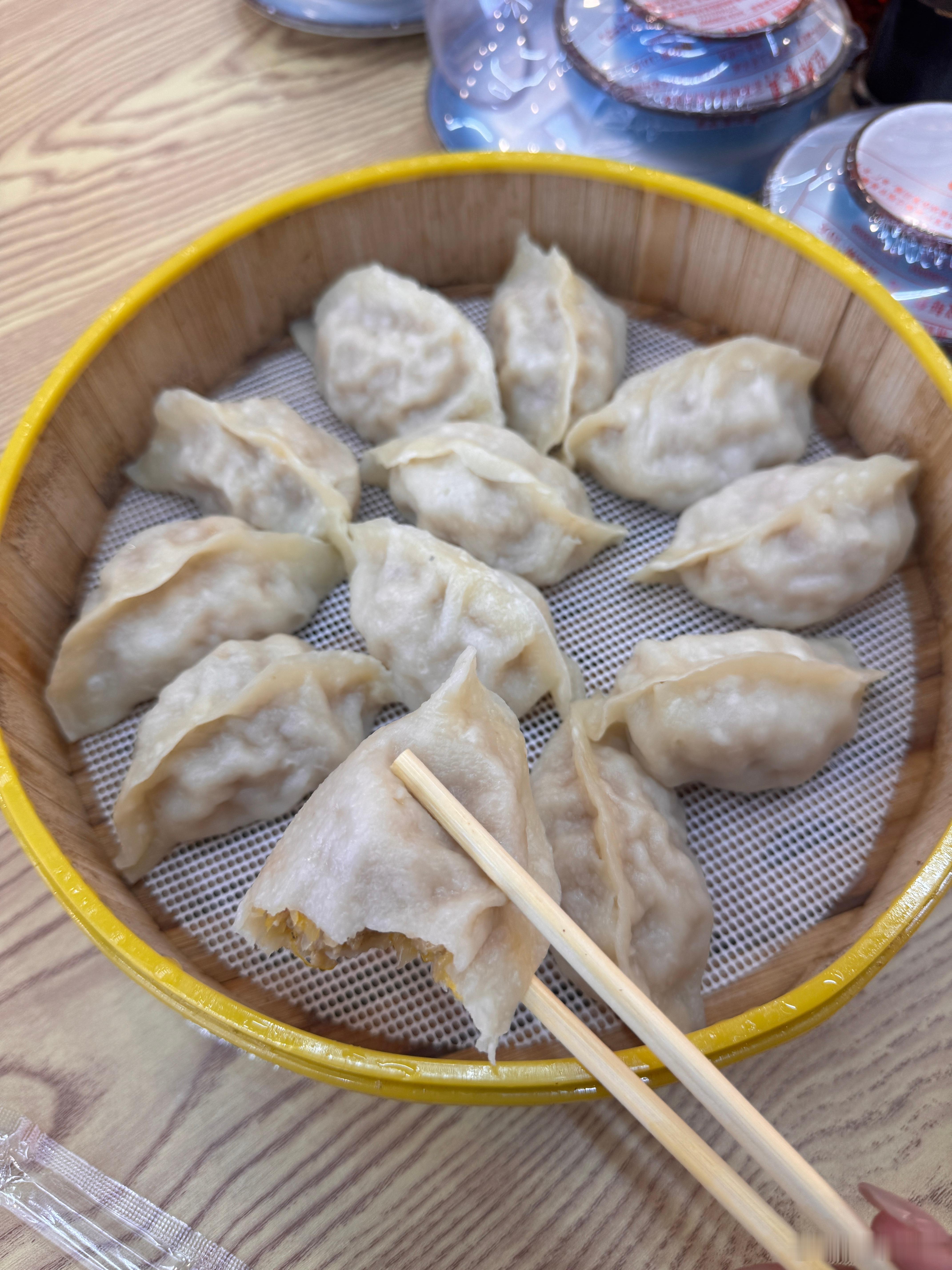 图一！！！9块9整整12个大饺子🥟每一次来东北，都会被东北的分量震惊诶图二我吃