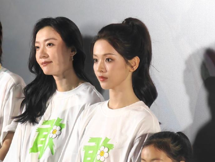 杨超越演护士有一股舒肤佳香气的踏实自带舒肤佳清香的治愈感，杨超越谢谢护士氛围感拉