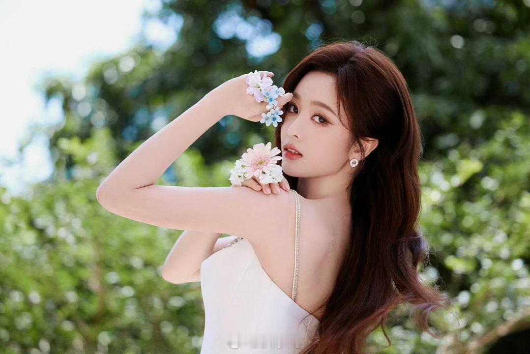 吴宣仪追星蔡依林吴宣仪炫耀与蔡依林互动 哈哈哈哈哈就是说吴宣仪这么臭屁的样子，像