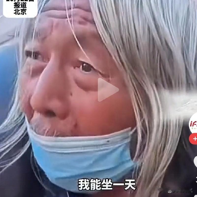 人生快乐就是最大的幸福。老人有一颗童心，女儿有一颗孝心。老人坐过山车就是快乐，女