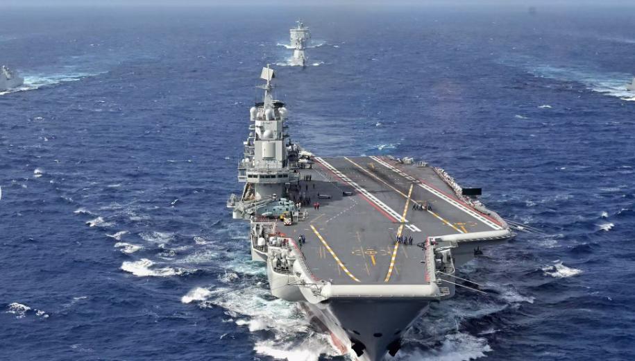 双航母西太实战演习，歼15多次直面外机，飞行员：轮到我们上场
据央视新闻7月18