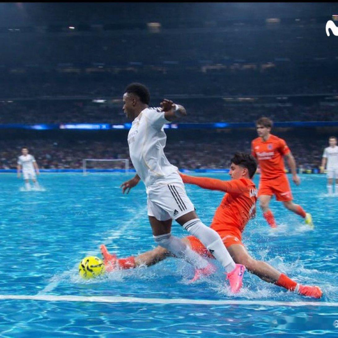 世体：西甲联赛过去五个赛季：巴塞罗那进球382粒，皇家马德里进球373粒。其中巴