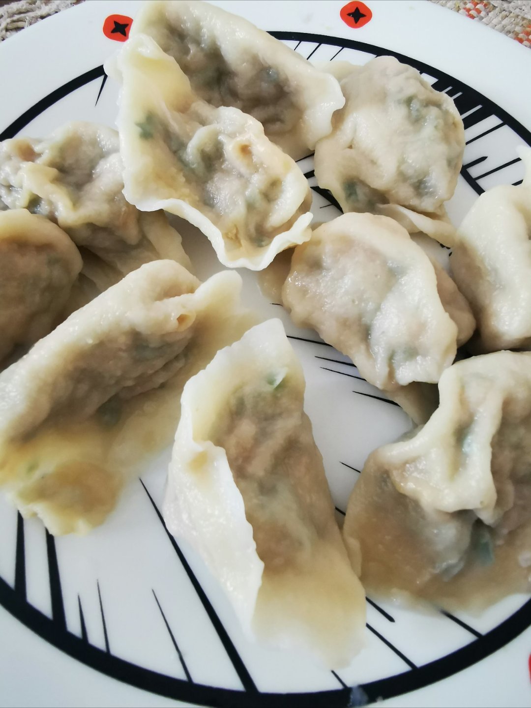 韭苔猪肉馅饺子，恰了21个，我妈包哒[太开心] ​ ​​​