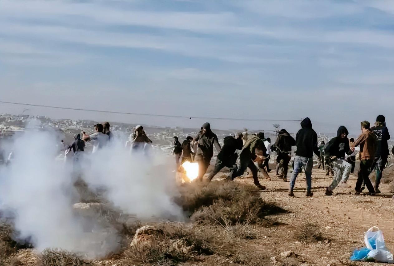 仗打到第五年，最扎心的真相浮出来了，这场持久战早已把两国拖入了无底洞，很多人在争