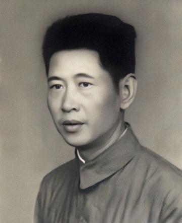 随兄长在湖南起义，后任解放军第21兵团214师副师长。他一生先后五次离职，多因身