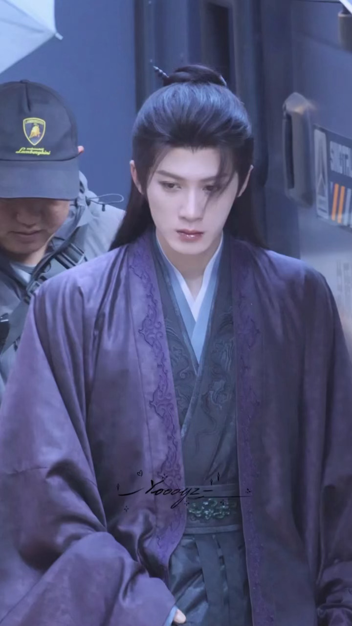 檀健次《何不同舟渡》今日正面路透惊鸿一瞥谢却山，家主美得像画中人家山实在是貌美，