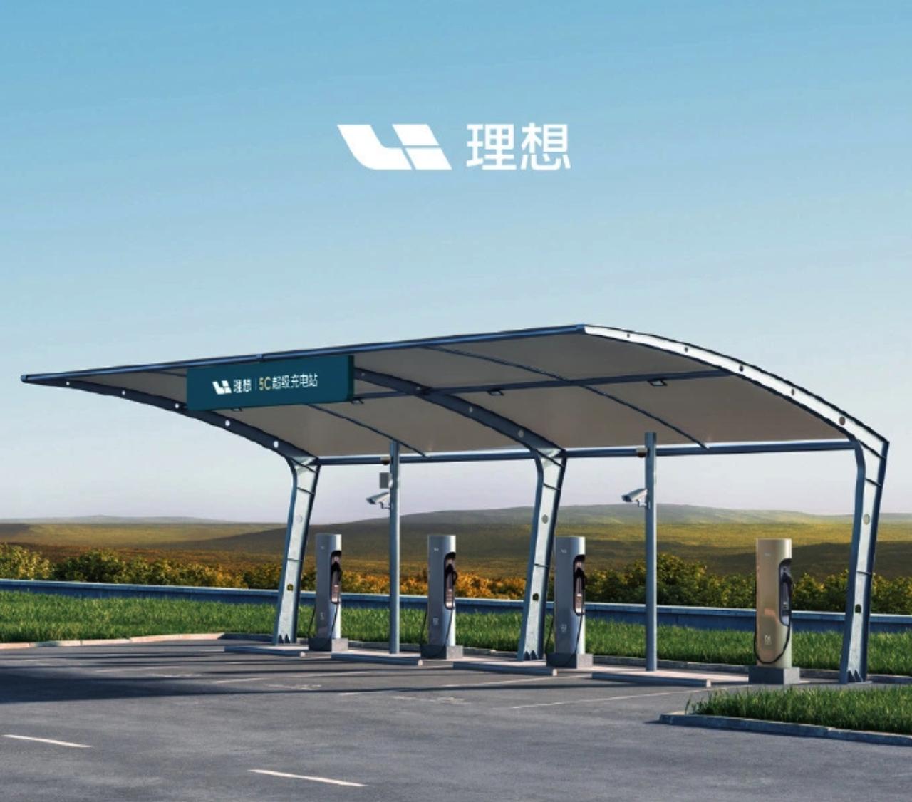 理想之前的4C超充站，基本配置是「3+1」

3个 250kW 的桩，供 L 系