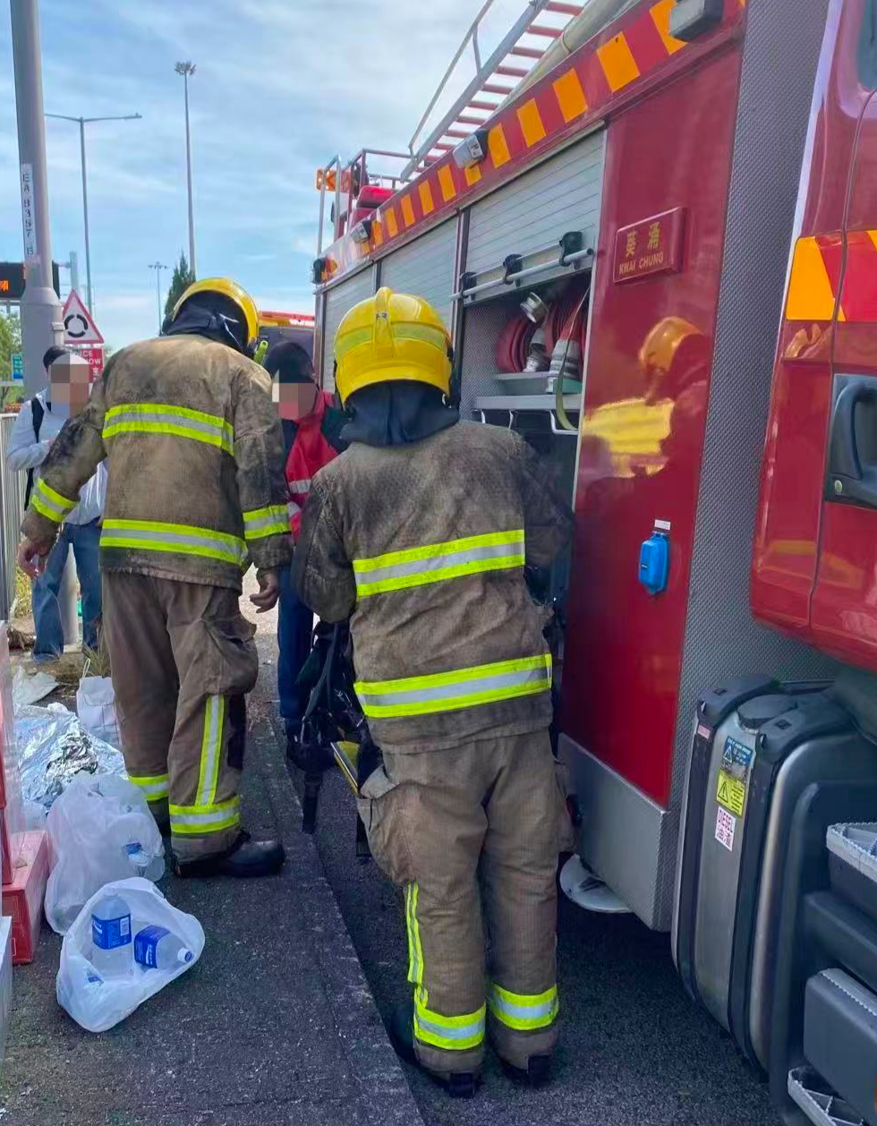 【一名香港消防员的自述：我们知道，有人在等着我们｜在场】2025年11月28日，