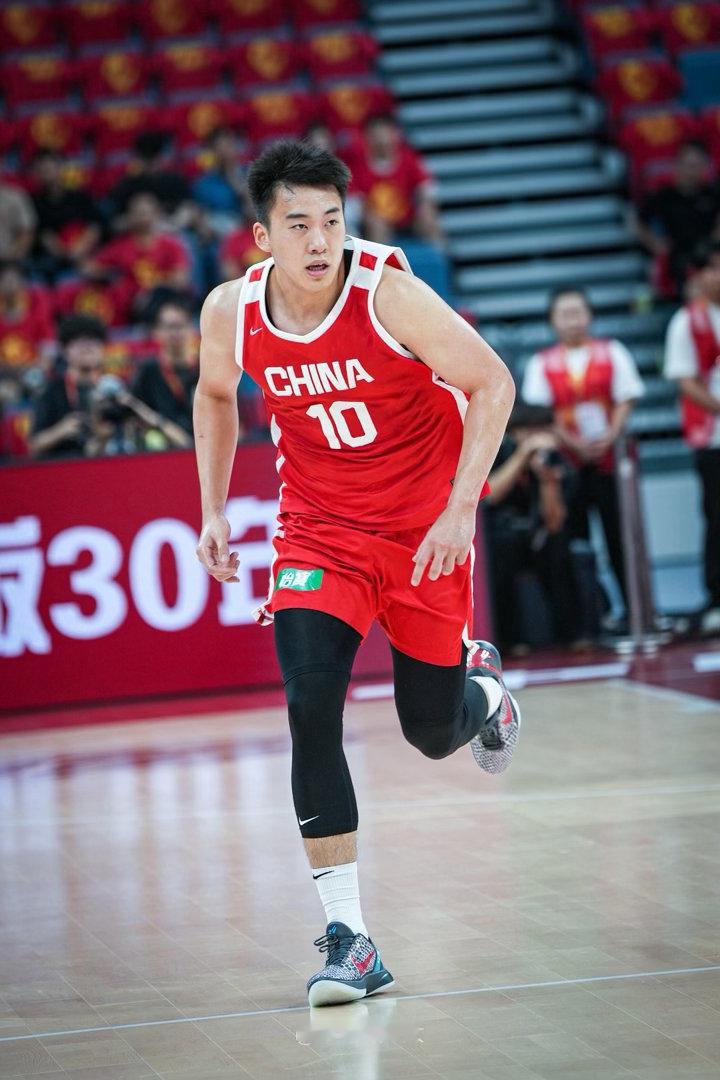 CBA顶薪后卫王俊杰加盟山西男篮王俊杰赴晋！宁波曾给D类顶薪，但休赛期未续约，使