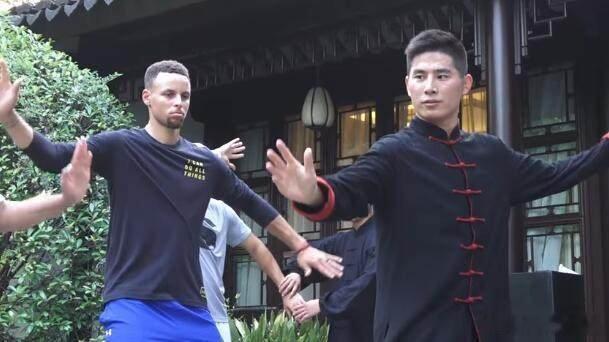 中国武术博大精深，来了都想学一学，库里打太极、文班亚马直接少林寺出家、哈登学咏春