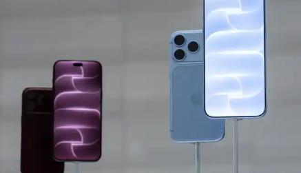 iOS 27把苹果架在火上烤。

正式版刚推送，用户骂声就淹了评论区，导火索不是