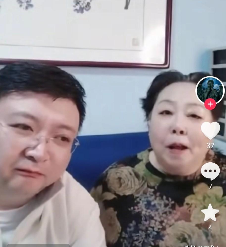 马贵荣直播突然哽咽，去年生日缺席的徒弟赵臣，竟在茶馆连演六场！
老舍茶馆周末相声