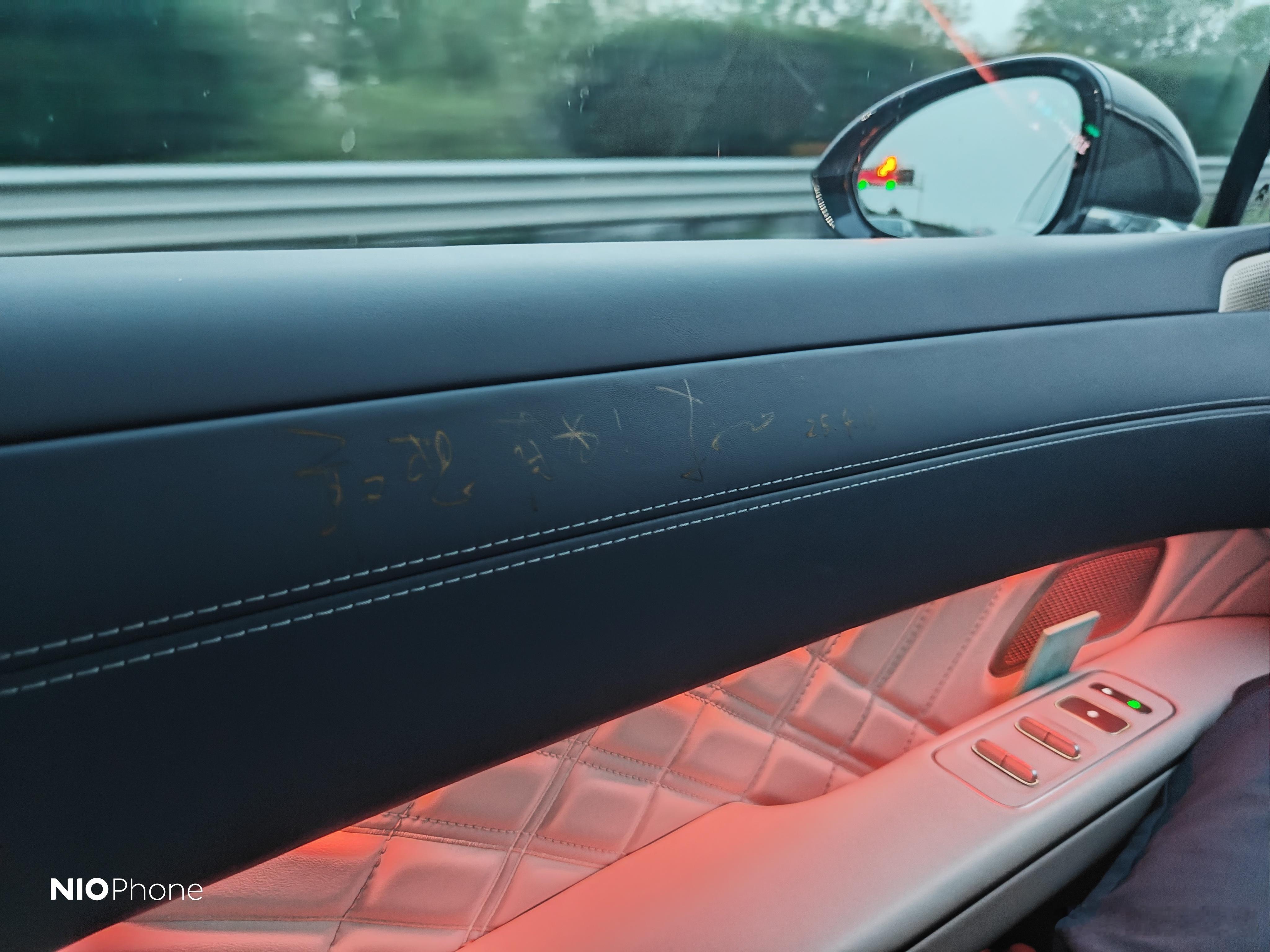 顶级的座舱氛围，顶级的驾驶体验，顶级的情绪价值，就是ET9。我看到玩手表的有种观