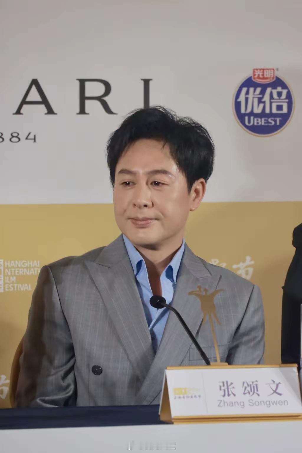 牛！张颂文凭借在《纸盒藏迷》中的出色表演，获得金爵奖最佳男演员。张颂文金爵奖影帝
