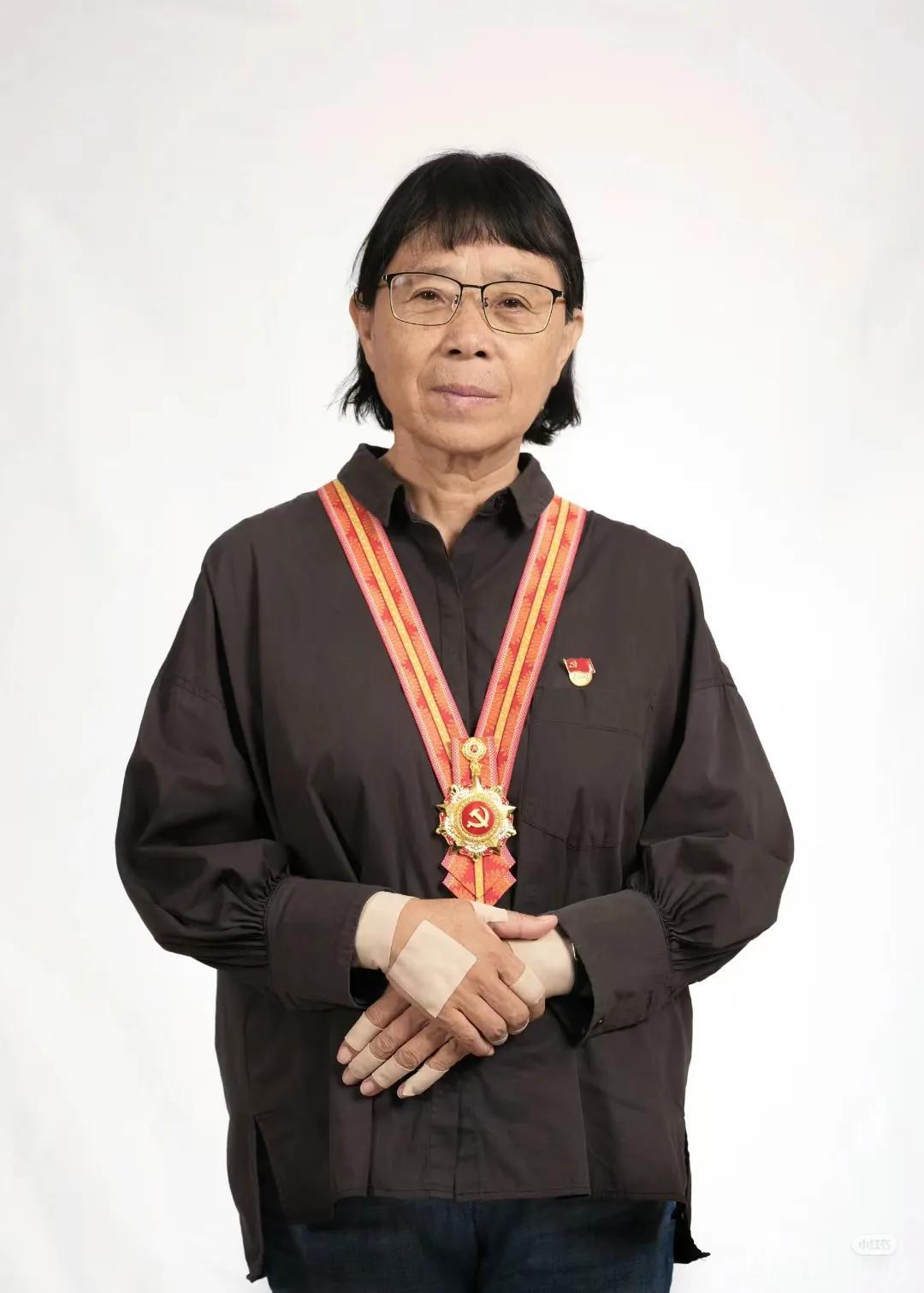 在这个激动人心的时刻，我们为张桂梅老师官宣新职务感到无比的骄傲和兴奋！10月25