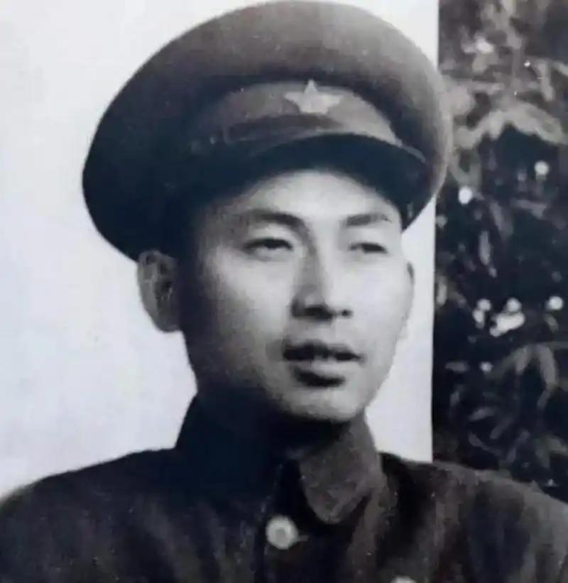 1937年8月，平型关大战爆发。八路军115师343旅686团团长李天佑和副团长