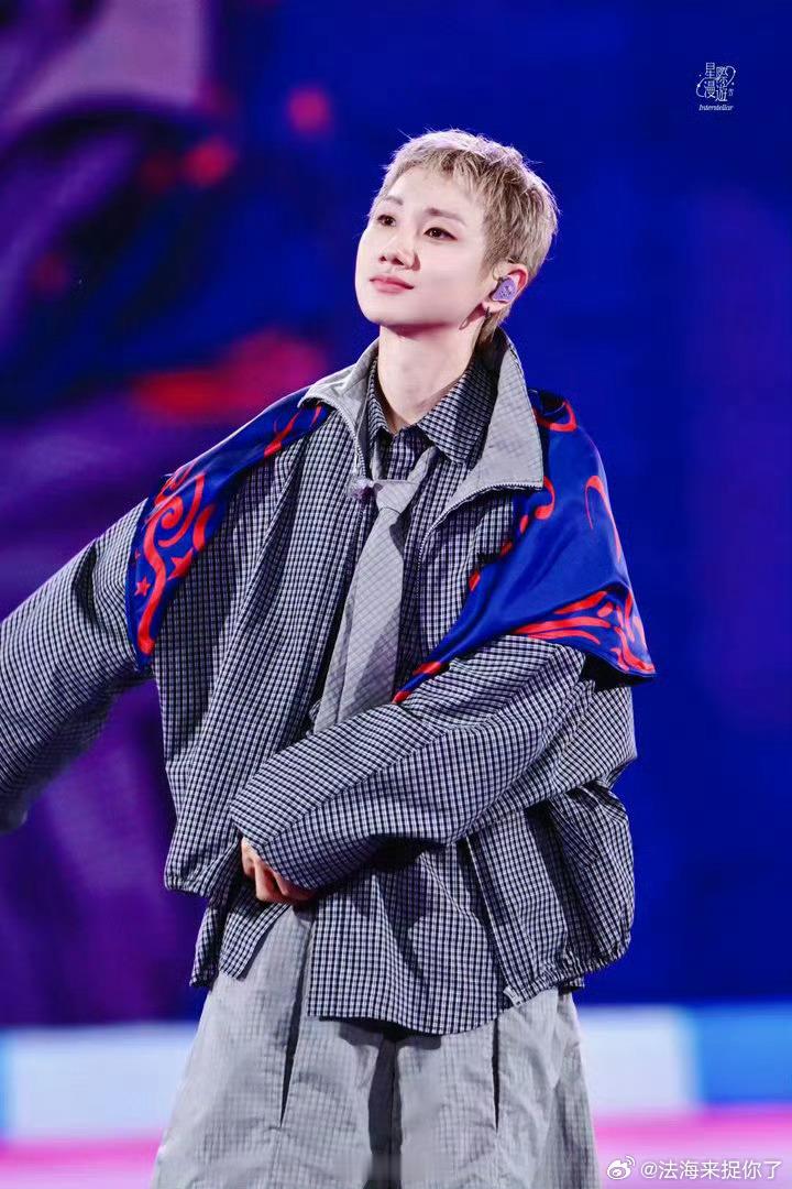 在汪苏泷成都演唱会偶遇了王以太谁刷到路透狠狠羡慕！汪苏泷明日世界巡演成都站，台下