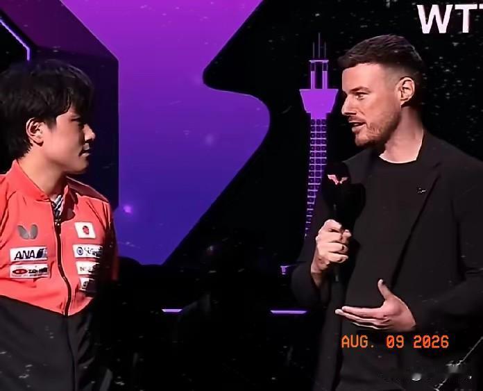 抛开国籍，
不得不说，张本智和不仅是一名优秀的运动员，还是一个好儿子！赛后采访，