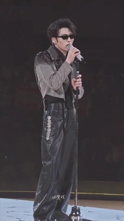 李耕耘唱蒋敦豪的命名李耕耘唱蒋敦豪的命名，这歌坛还是被李耕耘闯进去了 这歌坛还是