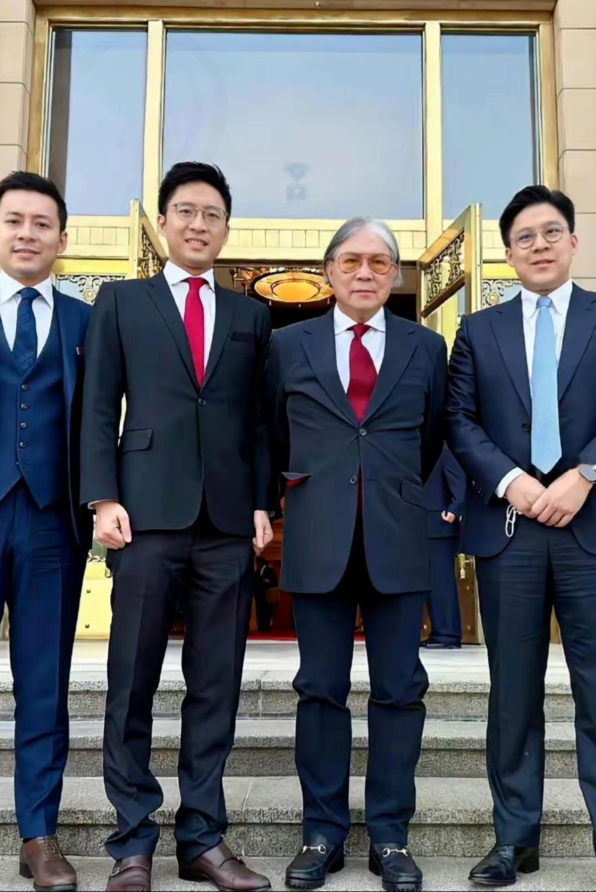 香港大埔火灾的伤痛还没消散，霍家的举动真的让人肃然起敬。大火刚受控、灾情还没完全