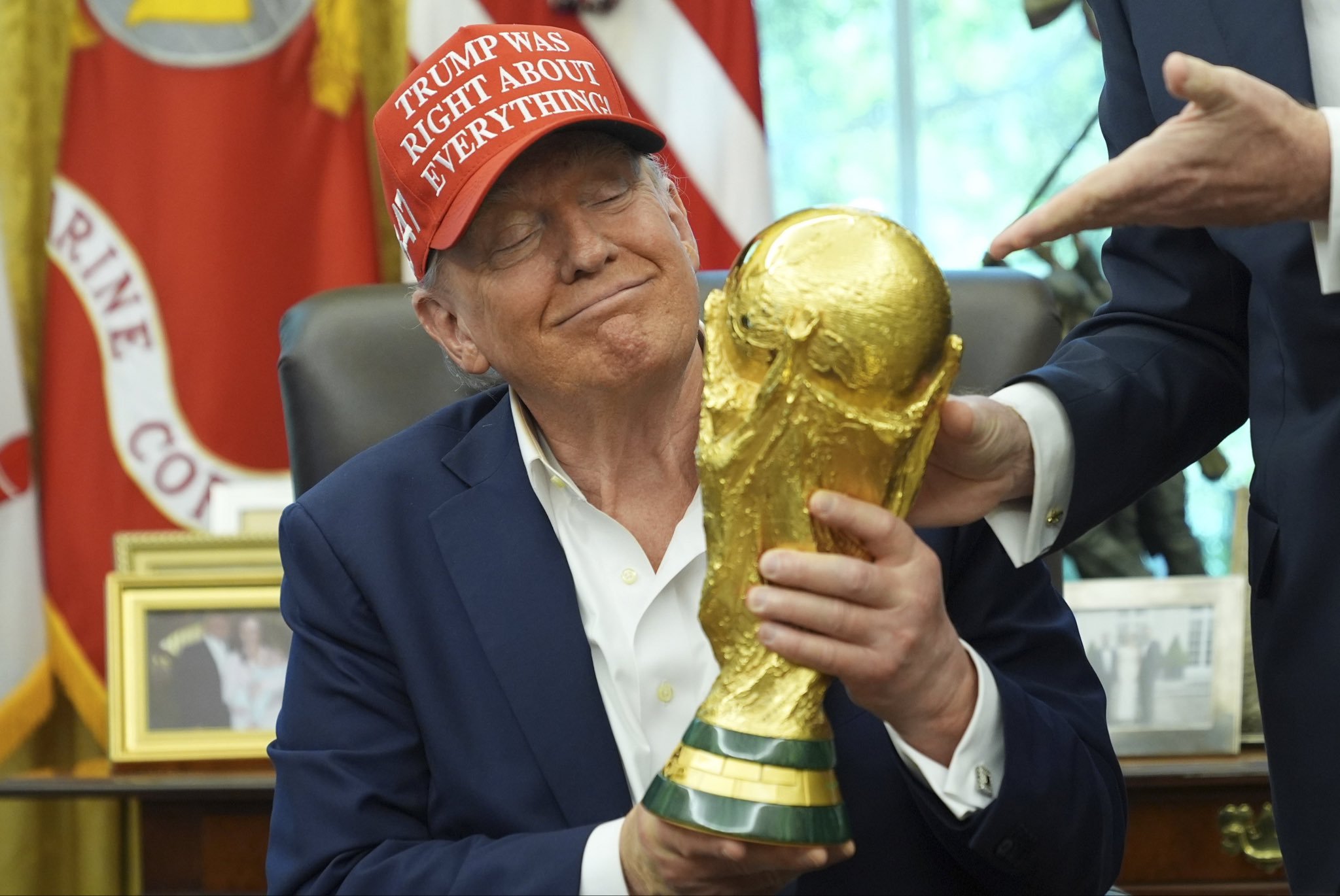 世界杯最新消息，美国总统特朗普将被允许与获胜的世界杯冠军国家队一起举起奖杯 