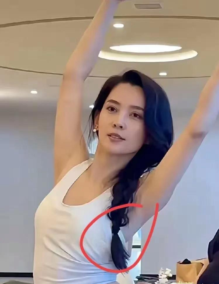一觉醒来，我的天呐，感觉森林北这事儿闹得，天都快塌咯！！森林北跟汪峰在一块儿，真