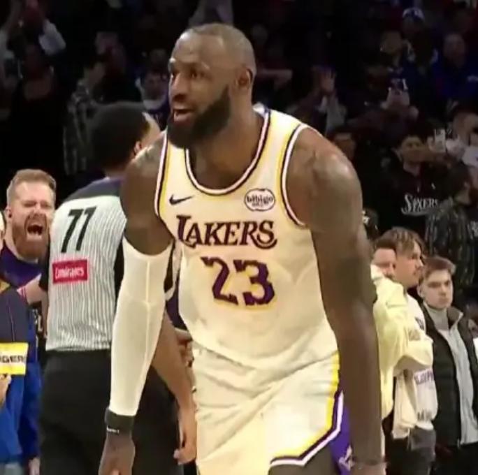 同位置对决！41岁老詹VS 35岁乔治 谁在偷偷掉队？要说这两人同为前锋，一个4