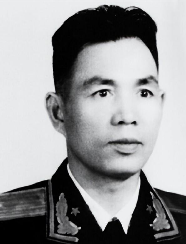 [微风]1999年，丁盛将军逝世，上级规定不准称呼他为“同志”“老红军”“老八路