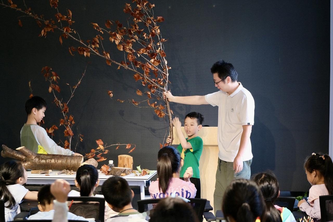 绿水青山赋能宁波高质量生态发展实践 近日，宁波市青少年自然笔记线下研学走进海曙万