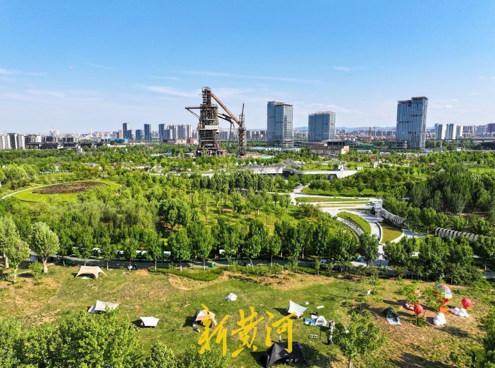 城市里的治愈系！“五一”假期来中央森林公园露营吧！4月29日，济南中央森林公园内