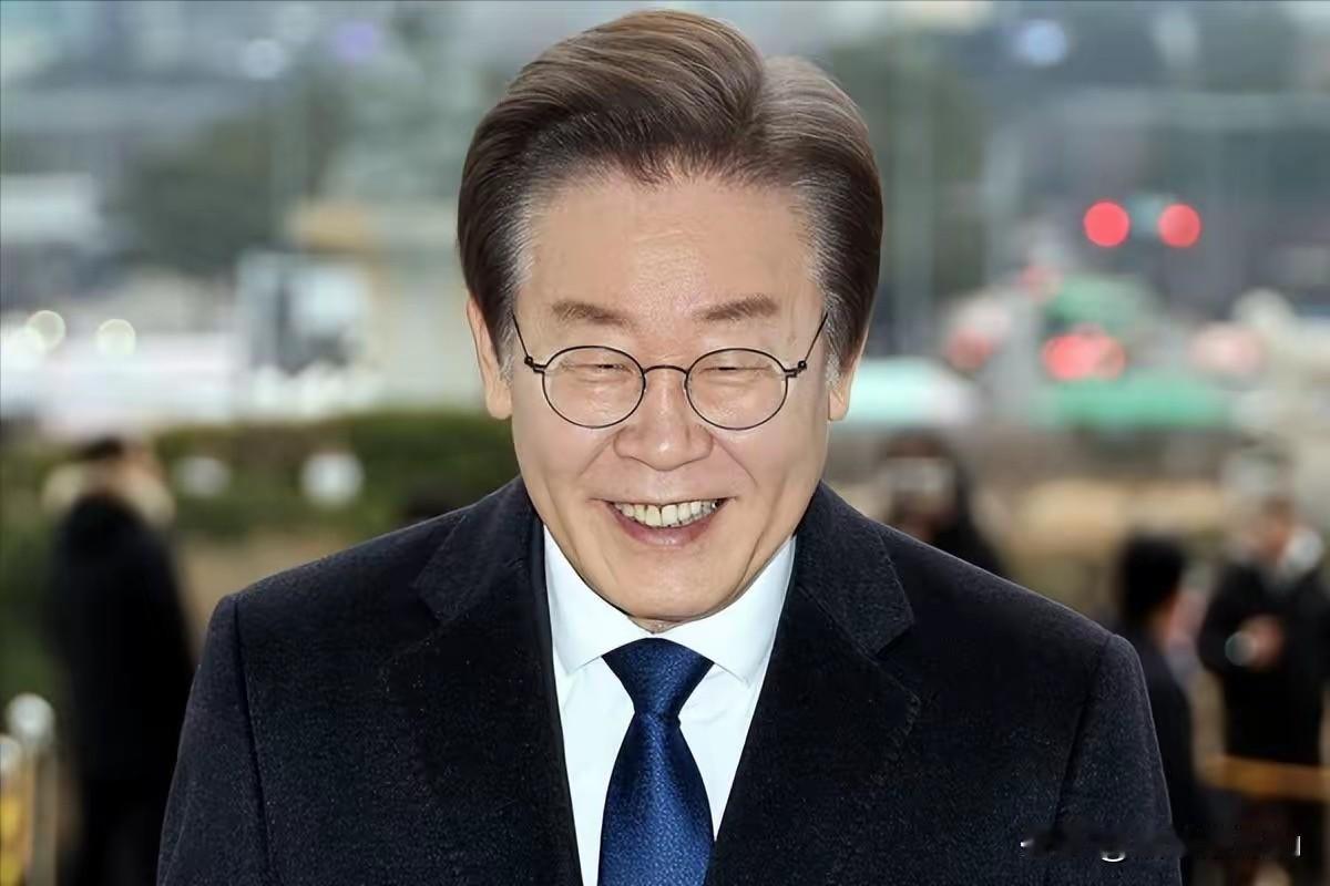 不是李在明够狠，也不是韩国检察厅权力够大，更不是检察厅不中立，而是李在明害怕了，