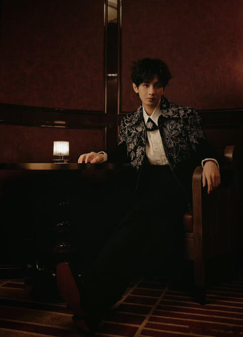 H成毅两京十五日cy成毅朱瞻基你眨眼是蓬莲初开，你一笑是静海波澜，你开心，我便晴