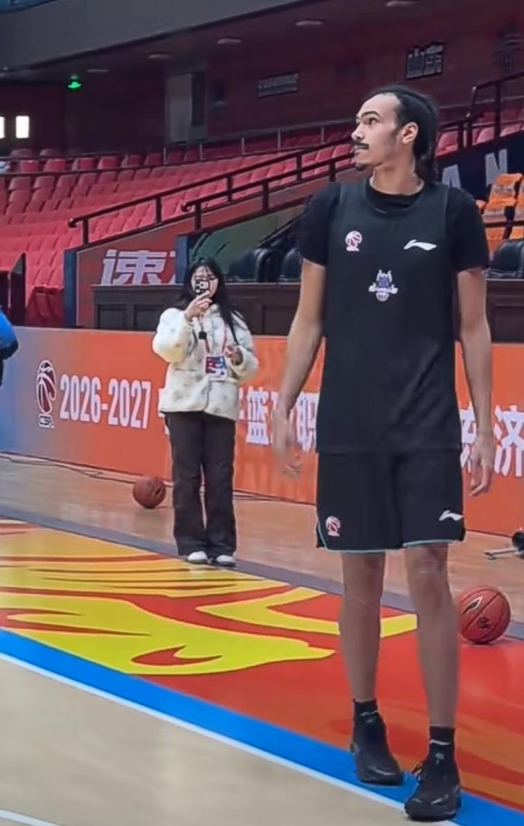 不问胜负，山东高速今晚约战北京首钢无需动员。硬实力山东高速与北京首钢没法比小，但