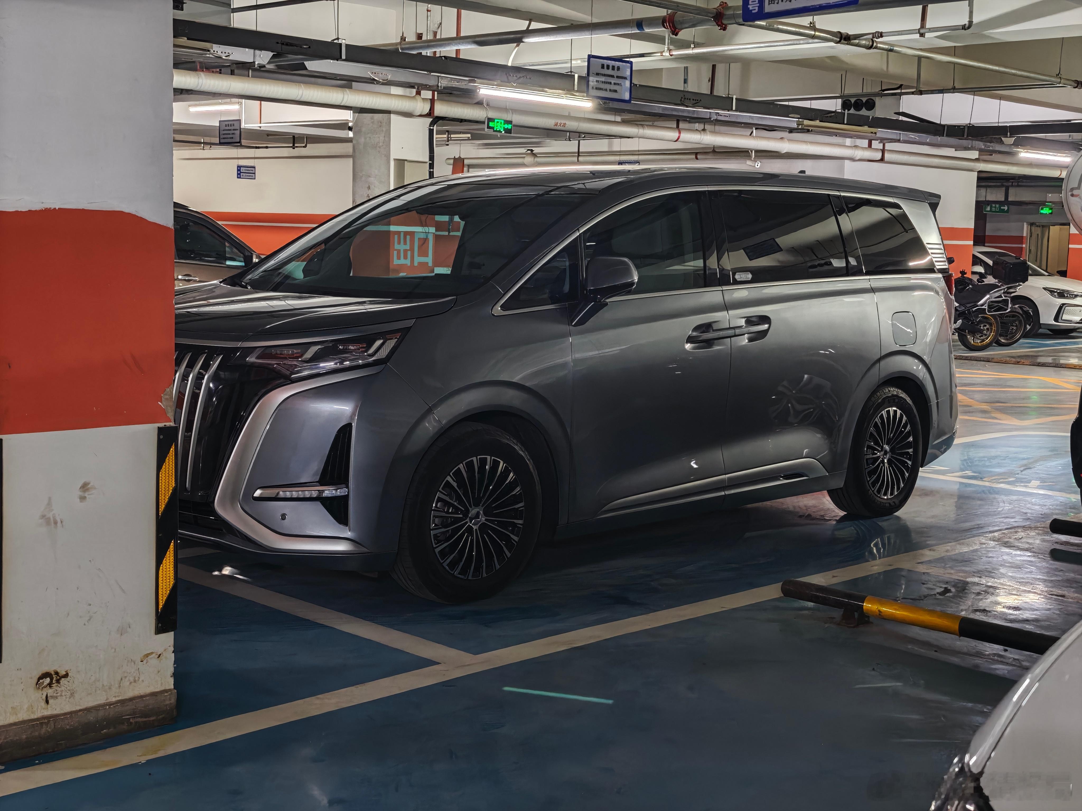 都花同样的钱了谁还买轿车啊新车情报局春节假期回来，发现地库又多了好多新车，而且都