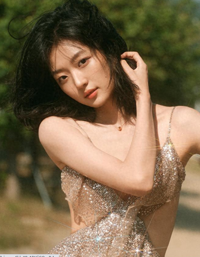 探娱乐孙千 28岁的孙千看着就很成熟性感啦，刚出道时期满脸的胶原蛋白，出演《快把