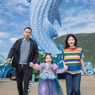 成年人最奢侈的放纵，是允许身体比大脑先快乐。
你走进那个地方。
音乐一响。
你的