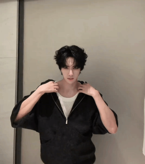 展轩刘轩丞都cha了孤身摇 原来“舞台氛围感”是被他俩具象化了！展轩刘轩丞跳孤身