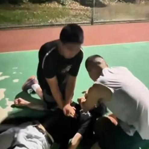 宁波一饭店顾客突发心梗倒地，工作人员为其做心肺复苏救回一命，“急得眼泪都出来了，