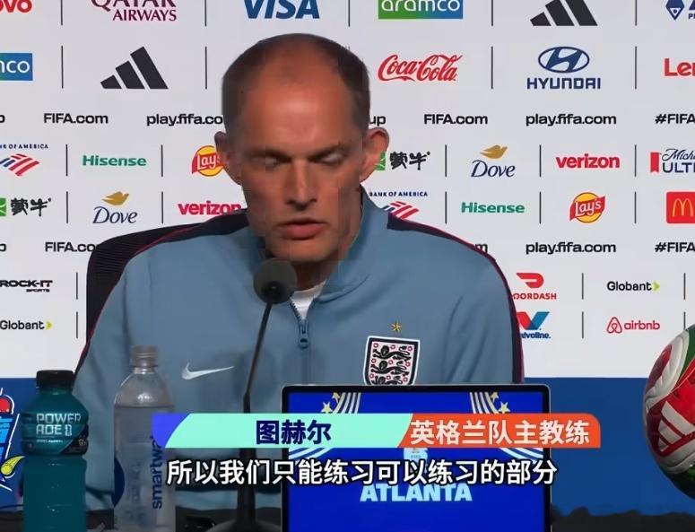 英格兰队苦练罚点球英格兰苦练罚点球，要知道在1/16比赛中，德国和荷兰因为点球，