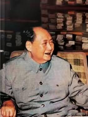 越抹黑越敬仰！人民心中的毛主席，谁也抹不黑
 
总有跳梁小丑为一己私利，肆意诋毁