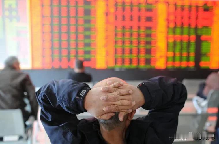 11.13日看法：
午后三大指数一度上攻
再度回落
量能萎缩明显
预计收盘200