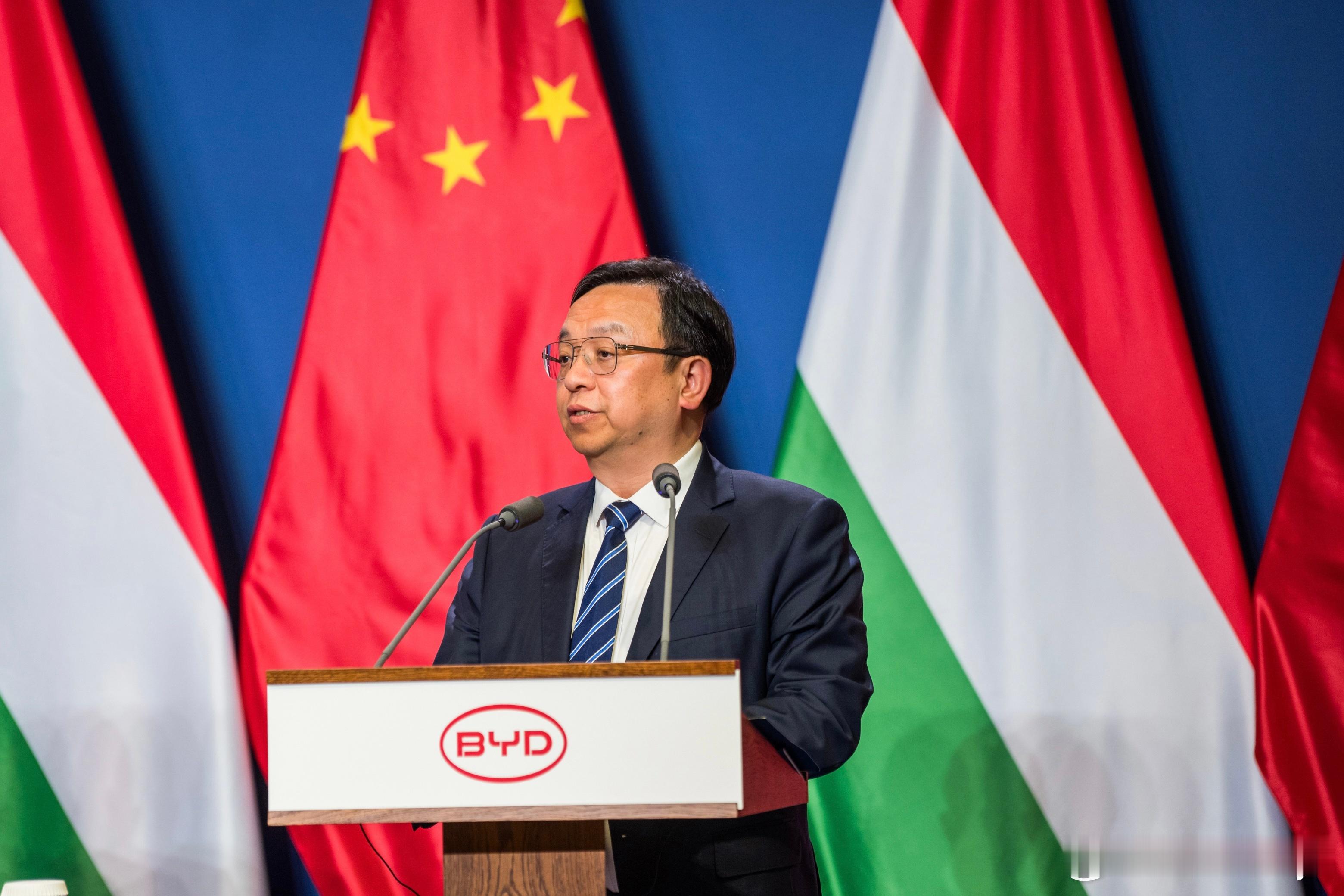 比亚迪欧洲总部落户匈牙利，全球化布局再迈关键一步2025年5月15日，比亚迪欧洲